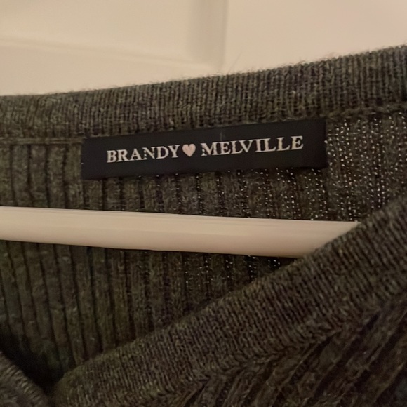 Brandy Melville Cropped Sweater - Picture 3 of 3